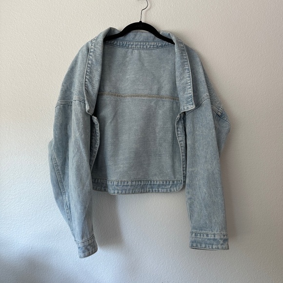 Dazy Jackets & Blazers - DAZY Cropped Denim Jacket with Light Wash - Size L